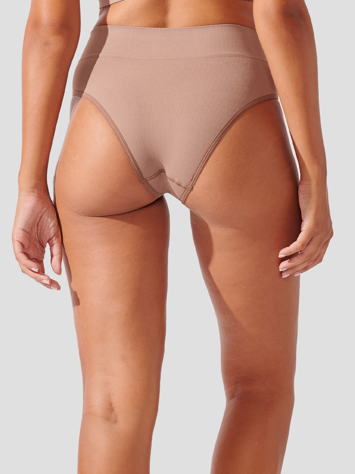 Kit com 6 Calcinhas Biquíni Cintura Alta Canelado Sem Costura Premium Marrom Cacau - R$59,98 cada