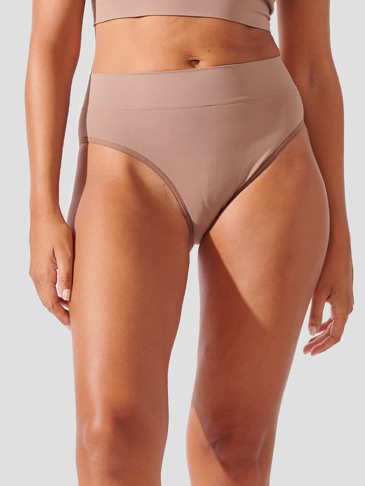 Kit com 10 Calcinhas Biquíni Cintura Alta Canelado Sem Costura Premium Marrom Cacau - R$47,90 cada