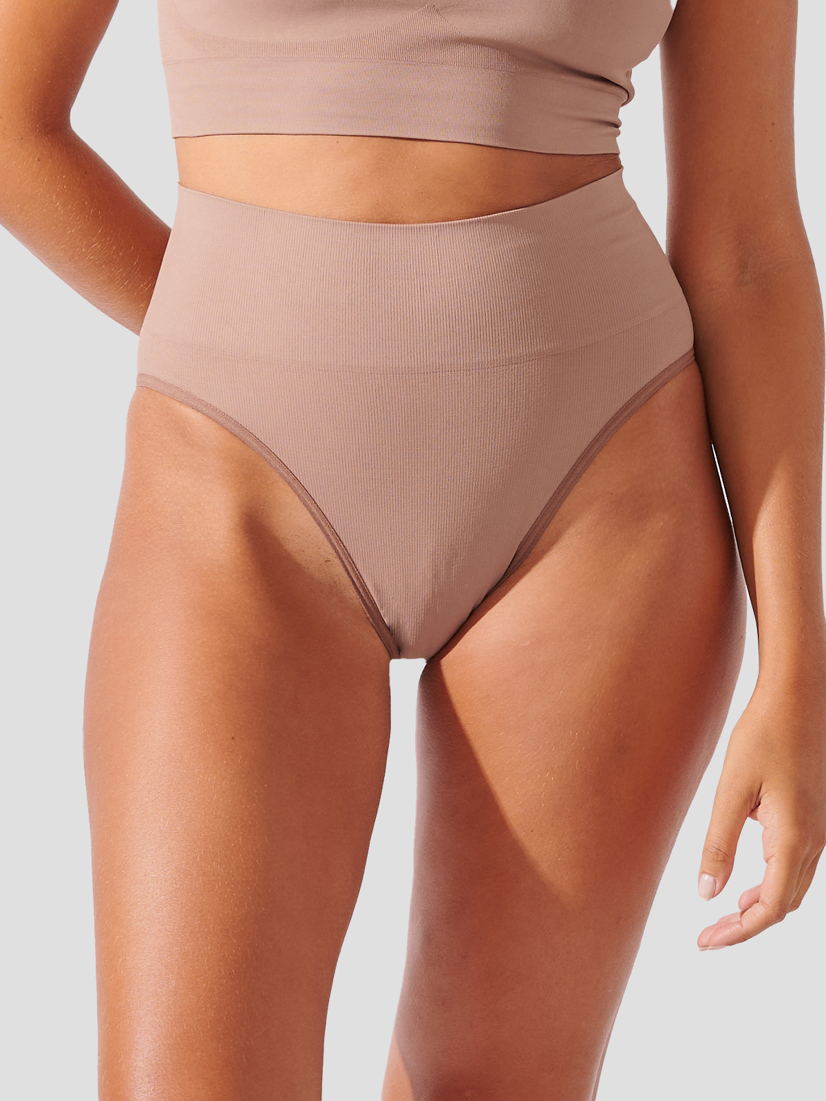 Kit com 6 Calcinhas Biquíni Redutora Canelado Sem Costura Premium Marrom Cacau - R$76,65 cada