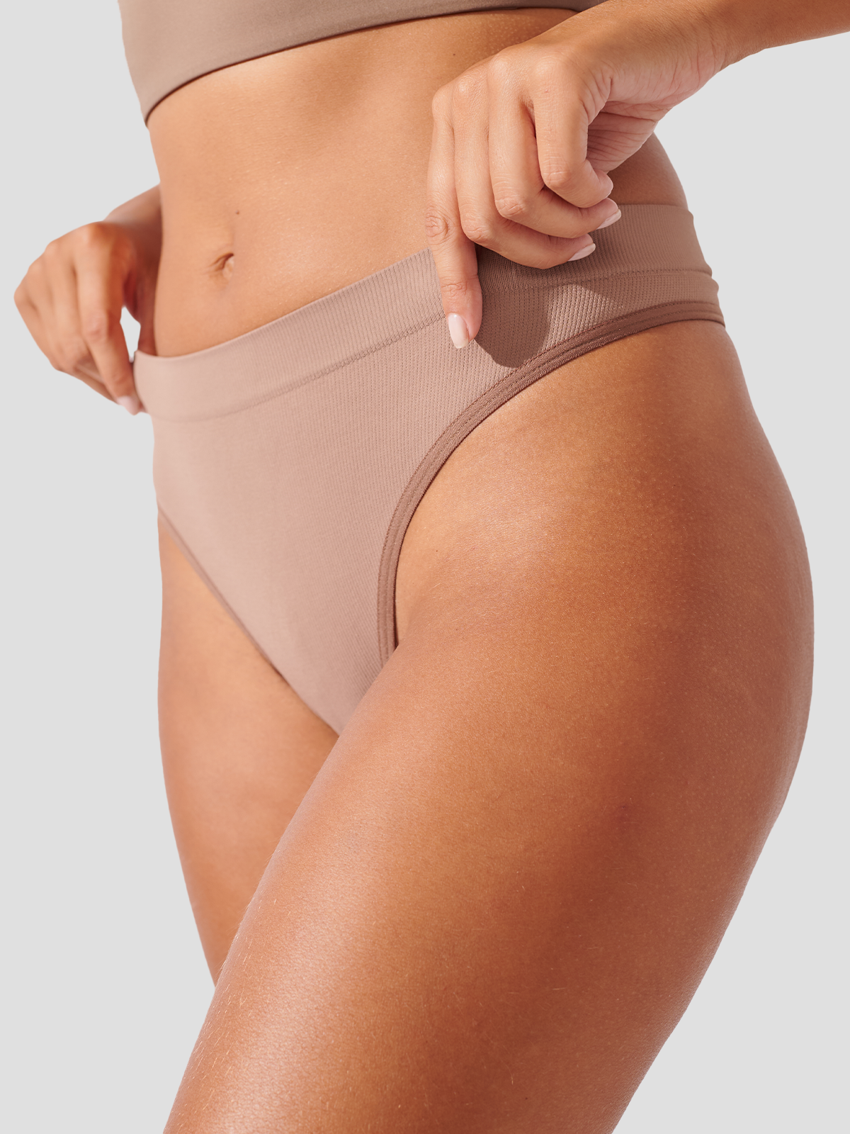 Kit com 6 Calcinhas Fio Dental Canelado Sem Costura Premium Marrom Cacau - R$51,65 cada