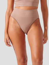 Calcinha Fio Dental Redutora Canelado Sem Costura Premium Marrom Cacau