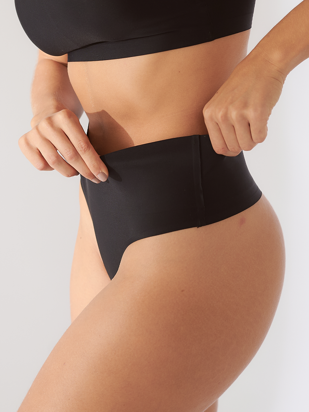 Kit com 3 Calcinhas Fio Dental Redutora Sem Costura Segunda Pele Preto - R$46,63 cada